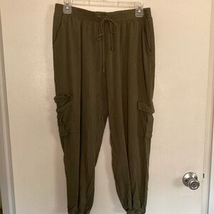 🟢🟢 Socialite Junior’s Olive Joggers w/ Elastic Waistband  (size L)